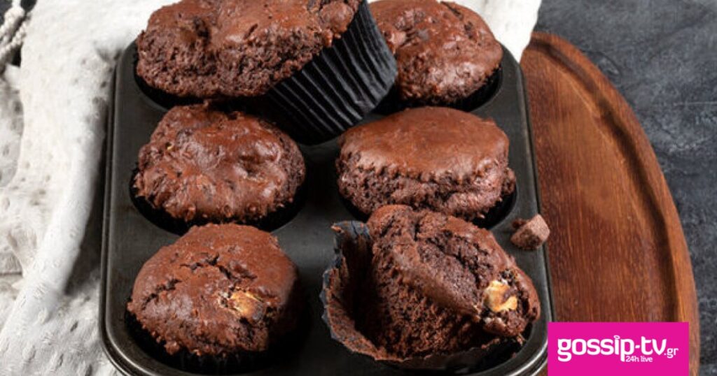Muffins τριπλής σοκολάτας από τον Άκη Πετρετζίκη