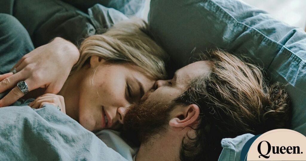 Morning sex vs Night sex: Ποιο είναι τελικά καλύτερο για το σώμα και τη διάθεση;